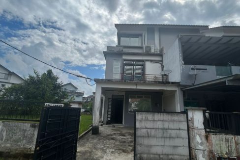 Corner lot 2.5-storey terrace at Jalan Tiong, Taman Scientex Pasir Gudang — Freehold Non-Bumi Lot, 4R3B, 2,896 sqft — RM665,000 (below MV RM720k)